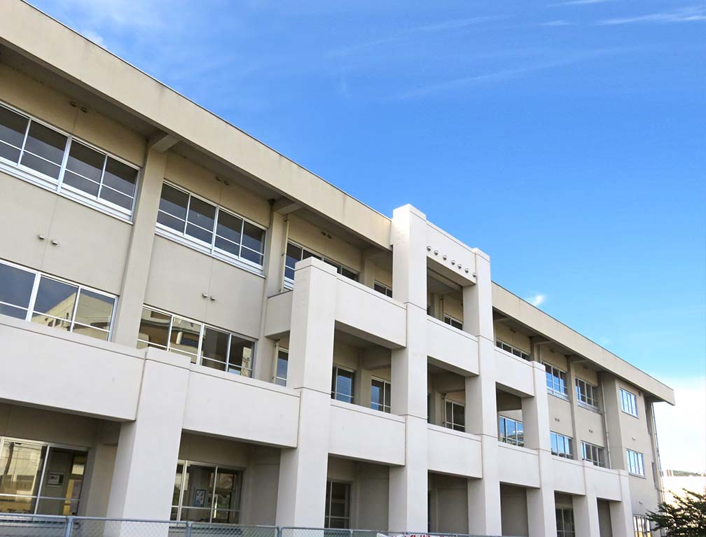 学校のオープンキャンパス用ノベルティとして、オーロラグラスを製造いたしました！