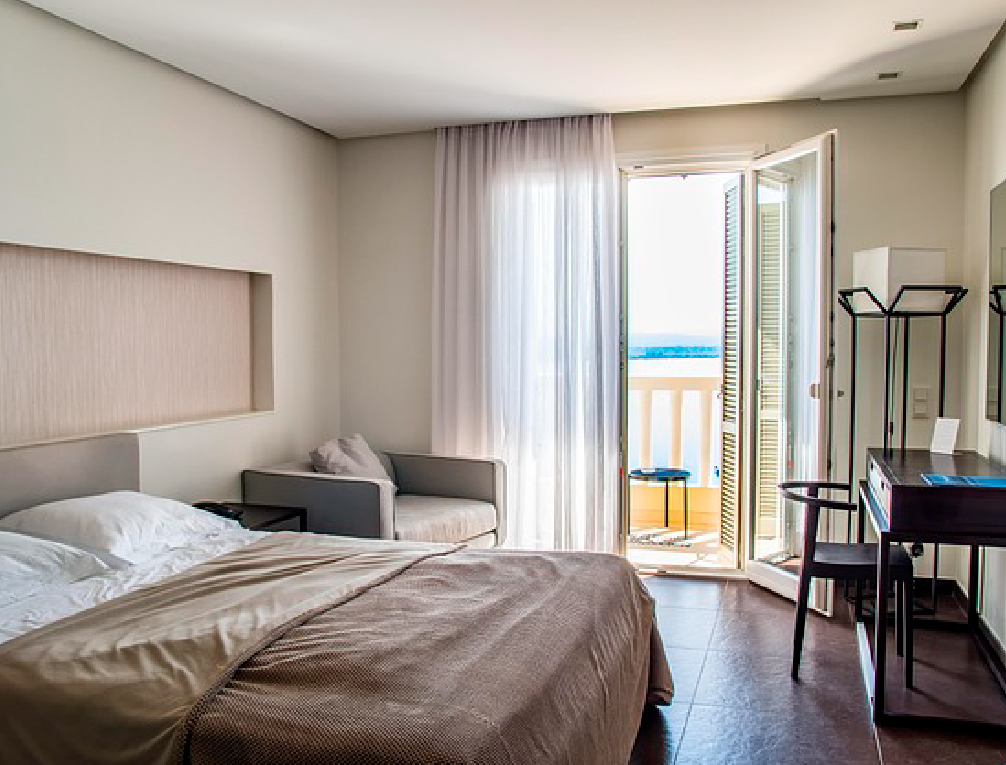 ホテル様でルームキー型キーホルダーを制作しました！